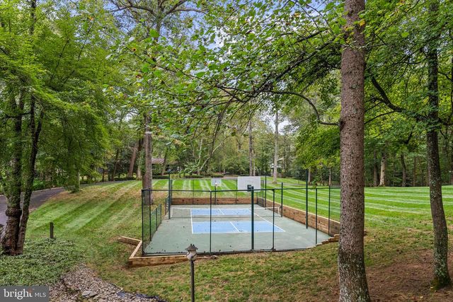 536 SPRINGVALE RD, Great Falls, VA 22066