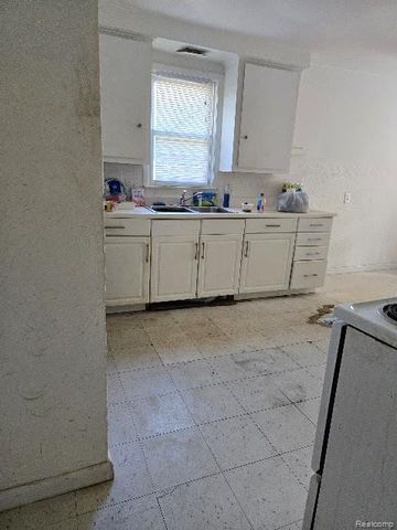 19341 Blackstone Street, Detroit, MI 48219