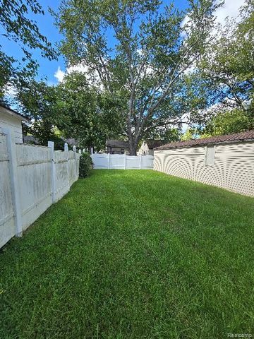 19341 Blackstone Street, Detroit, MI 48219