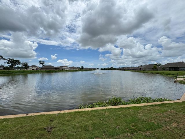 117 Water Grass Trail, Clute, TX 77531