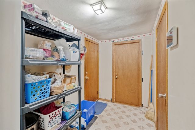5 Kerry Dr, Springfield, MA 01118