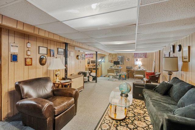 5 Kerry Dr, Springfield, MA 01118
