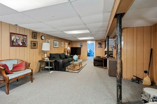 5 Kerry Dr, Springfield, MA 01118