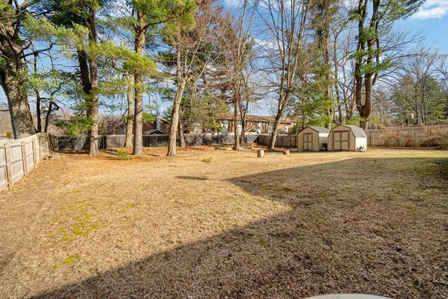 5 Kerry Dr, Springfield, MA 01118