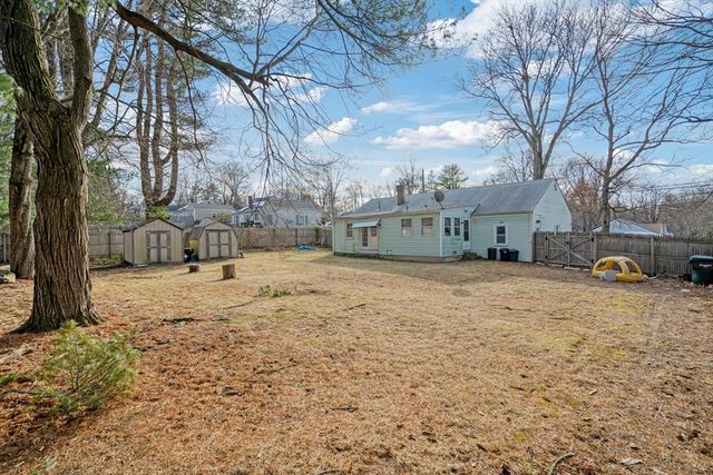 5 Kerry Dr, Springfield, MA 01118