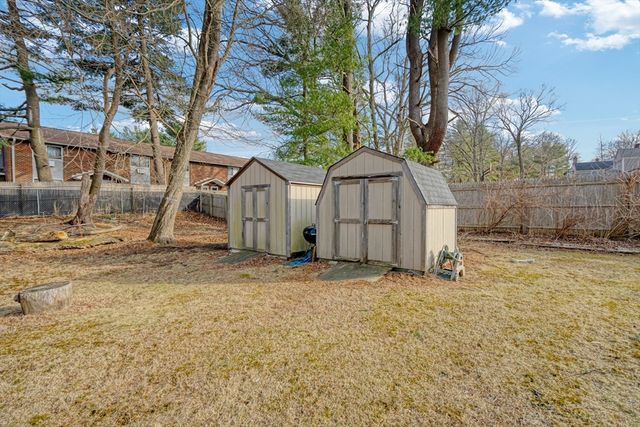 5 Kerry Dr, Springfield, MA 01118