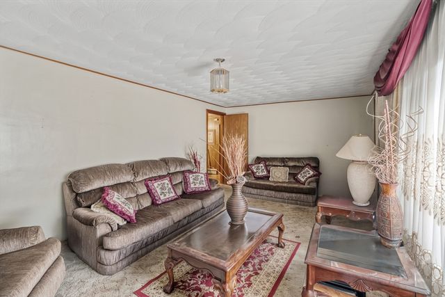 5 Kerry Dr, Springfield, MA 01118