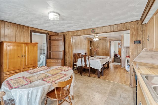 5 Kerry Dr, Springfield, MA 01118