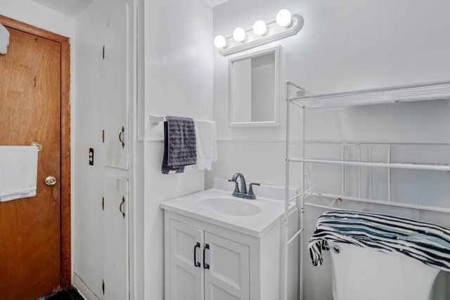 5 Kerry Dr, Springfield, MA 01118