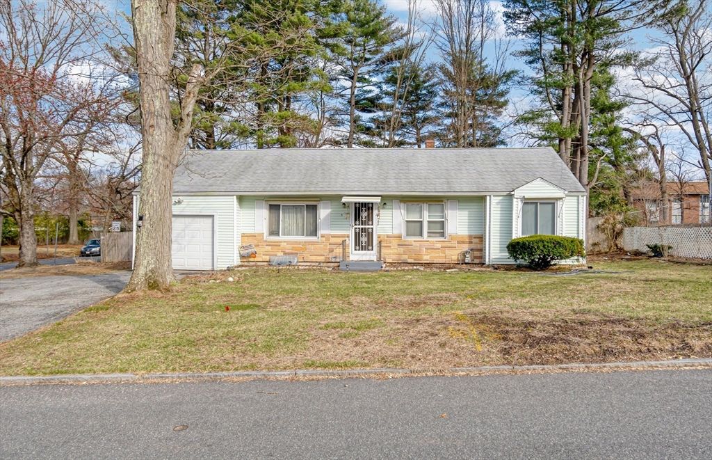 5 Kerry Dr, Springfield, MA 01118