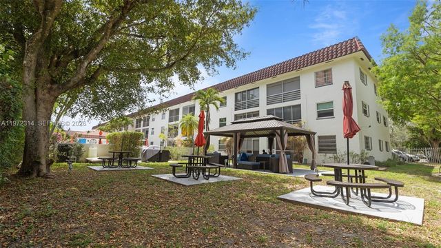 8605 W Sample Rd 202, Coral Springs, FL 33065