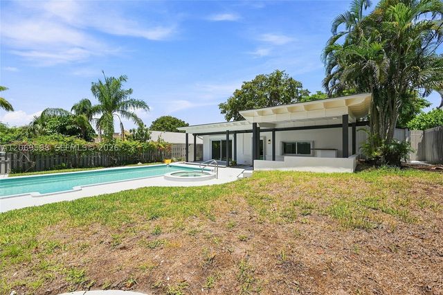 450 SW 1st St, Boca Raton, FL 33432