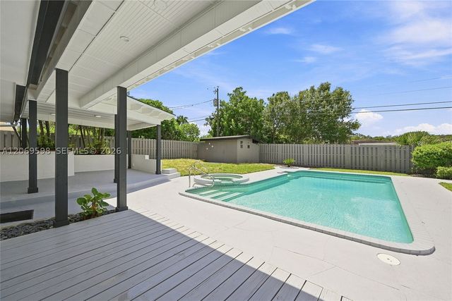 450 SW 1st St, Boca Raton, FL 33432