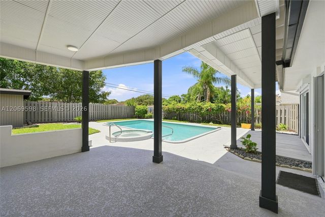 450 SW 1st St, Boca Raton, FL 33432