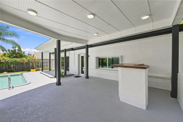 450 SW 1st St, Boca Raton, FL 33432