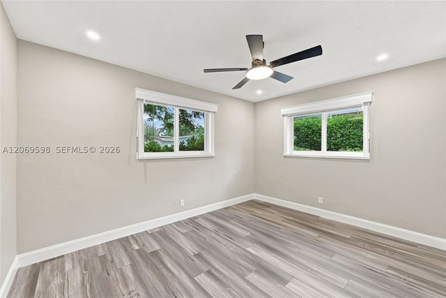 450 SW 1st St, Boca Raton, FL 33432