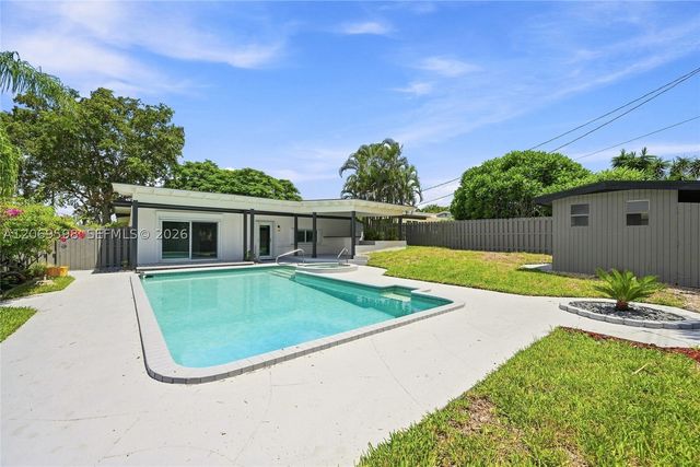 450 SW 1st St, Boca Raton, FL 33432