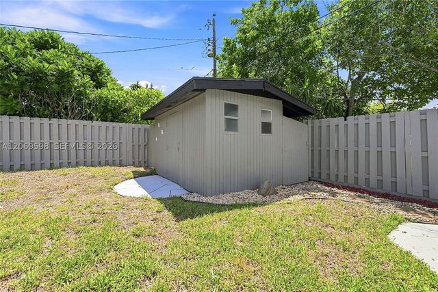 450 SW 1st St, Boca Raton, FL 33432