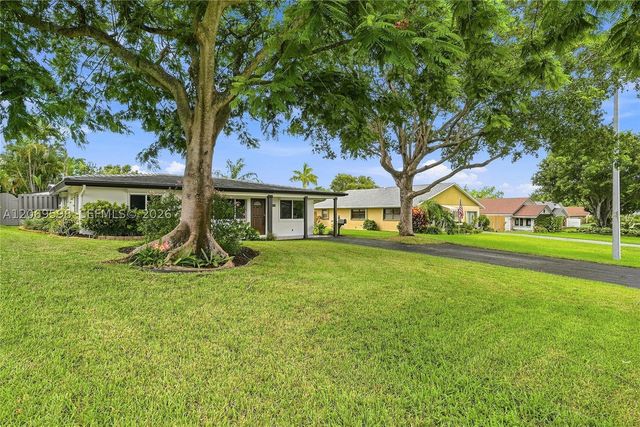450 SW 1st St, Boca Raton, FL 33432