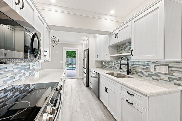450 SW 1st St, Boca Raton, FL 33432