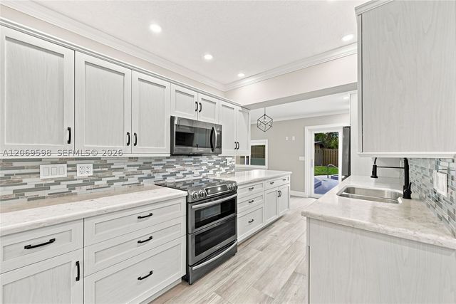450 SW 1st St, Boca Raton, FL 33432