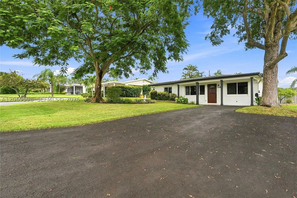 450 SW 1st St, Boca Raton, FL 33432