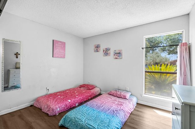 4883 E Geary Street, Fresno, CA 93725