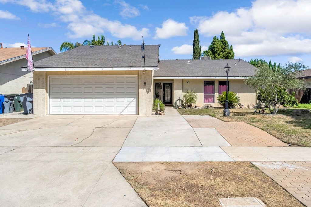 4883 E Geary Street, Fresno, CA 93725