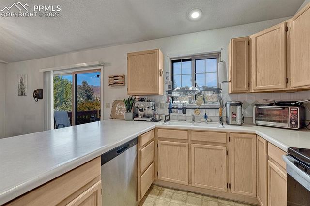 1524 Shane Circle, Colorado Springs, CO 80907