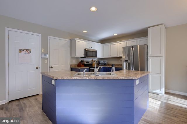 406 MOUNT OLIVE LN, Ephrata, PA 17522