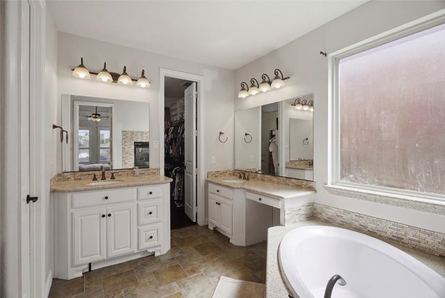 6517 Valencia Grove Pass, Fort Worth, TX 76132