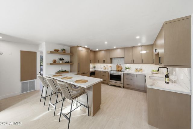 5136 N 31st Place 626, Phoenix, AZ 85016
