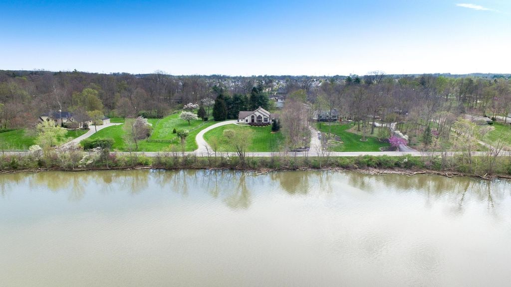 7263 Riverside Drive, Powell, OH 43065