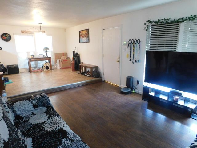 543 E Fountain Way, Fresno, CA 93704