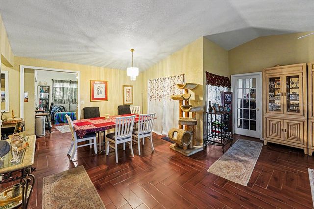 627 CRYSTAL DR, Palm Harbor, FL 34683