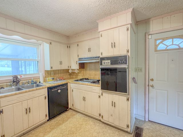 3025 Old Highway 31, E, Westmoreland, TN 37186
