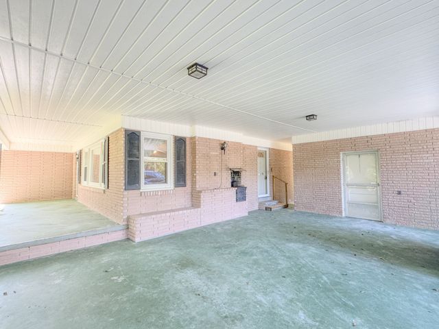 3025 Old Highway 31, E, Westmoreland, TN 37186