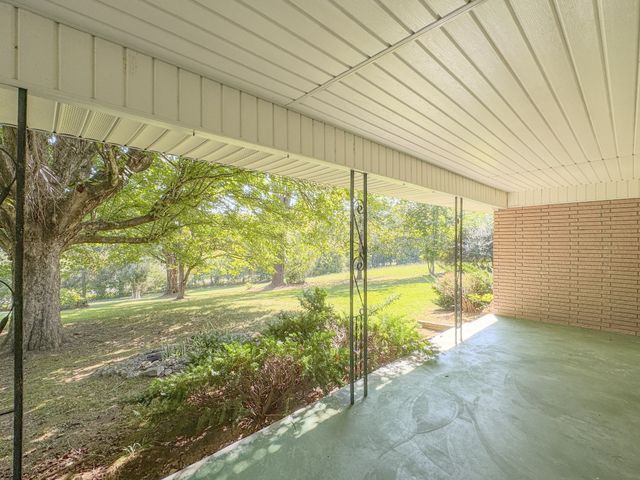 3025 Old Highway 31, E, Westmoreland, TN 37186
