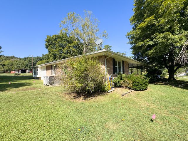 3025 Old Highway 31, E, Westmoreland, TN 37186