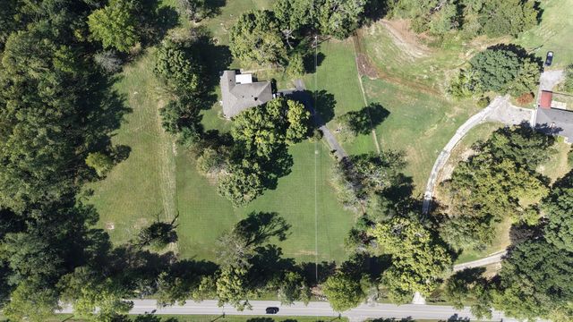 3025 Old Highway 31, E, Westmoreland, TN 37186