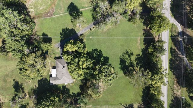 3025 Old Highway 31, E, Westmoreland, TN 37186