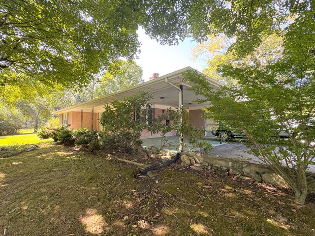 3025 Old Highway 31, E, Westmoreland, TN 37186
