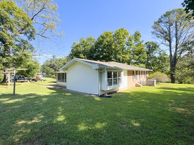 3025 Old Highway 31, E, Westmoreland, TN 37186