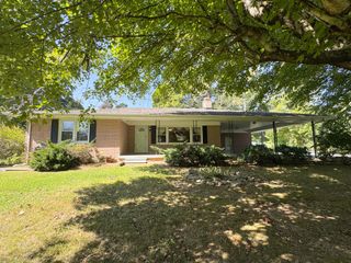 3025 Old Highway 31, E, Westmoreland, TN 37186