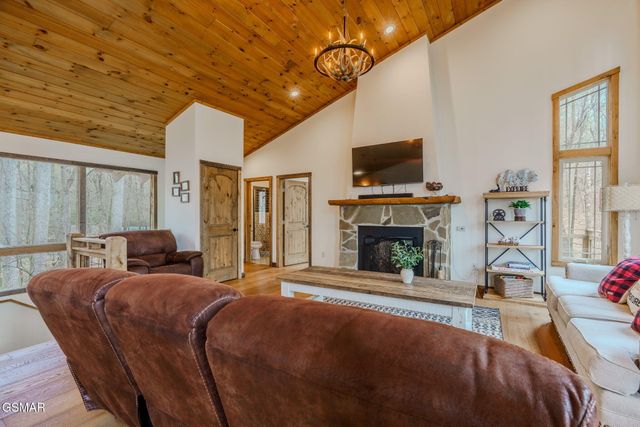 3721 Clabo Mountain Lane, Sevierville, TN 37862