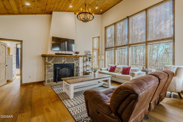 3721 Clabo Mountain Lane, Sevierville, TN 37862