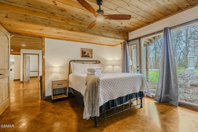 3721 Clabo Mountain Lane, Sevierville, TN 37862