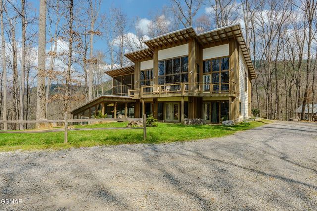 3721 Clabo Mountain Lane, Sevierville, TN 37862