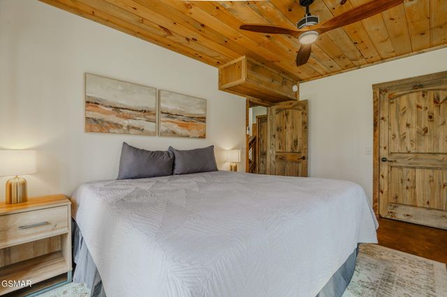 3721 Clabo Mountain Lane, Sevierville, TN 37862