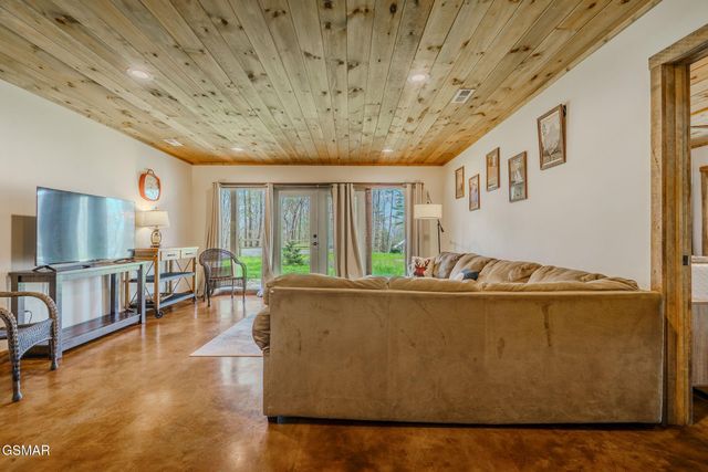 3721 Clabo Mountain Lane, Sevierville, TN 37862